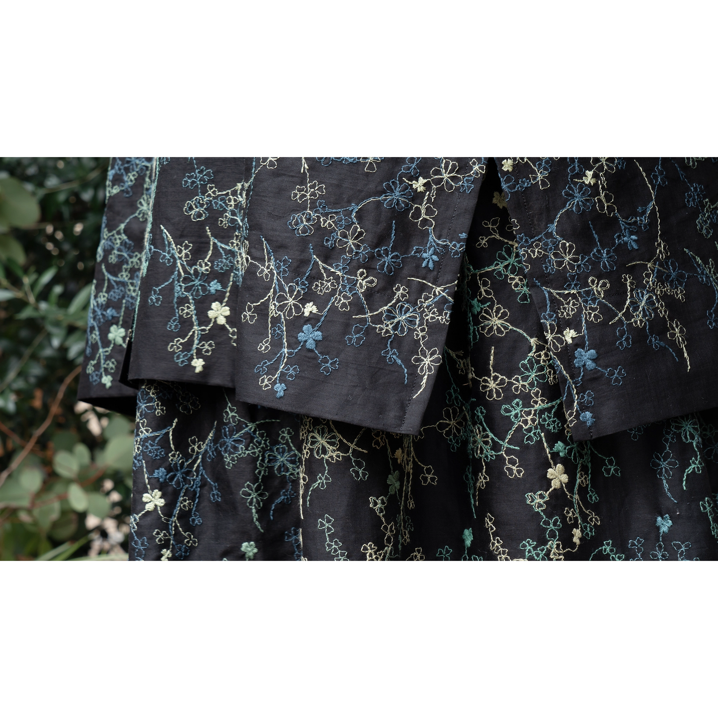 クローバーの草むら ロングシャツ