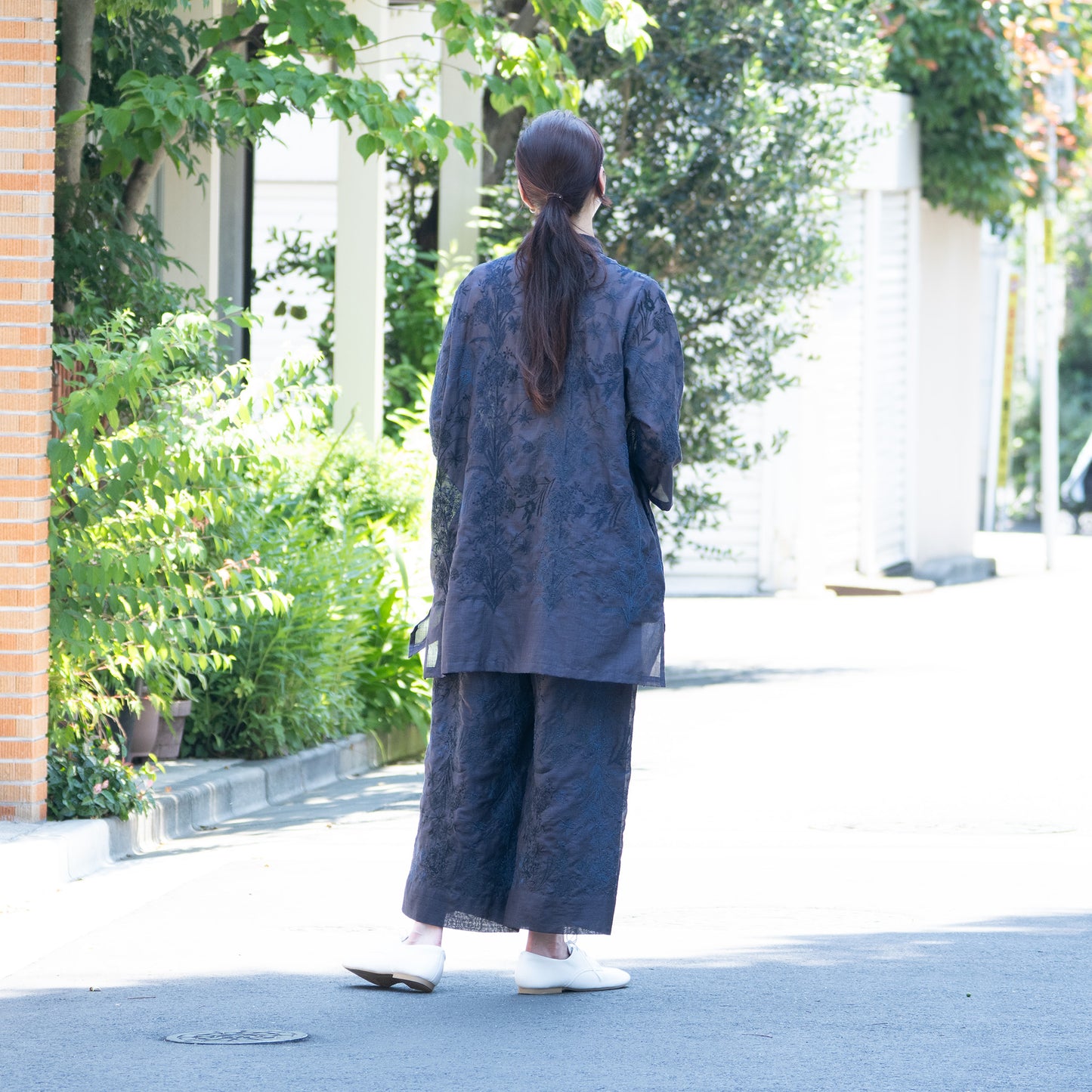 カットグラスフラワー ワイドパンツ ネイビー