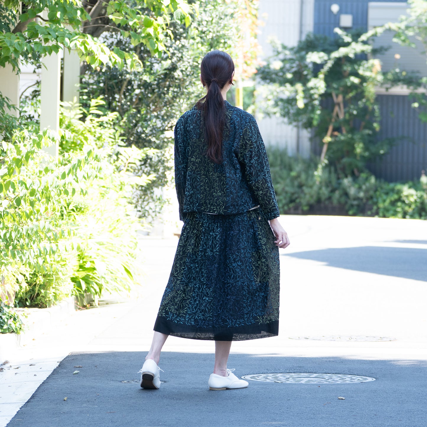 大葉っぱ タックスカート 黒×グリーン系