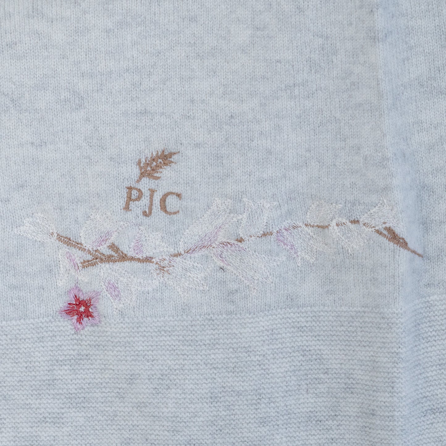 ホールガーメントタートルニット 1ポイント花園刺繍 グレー【予約販売】