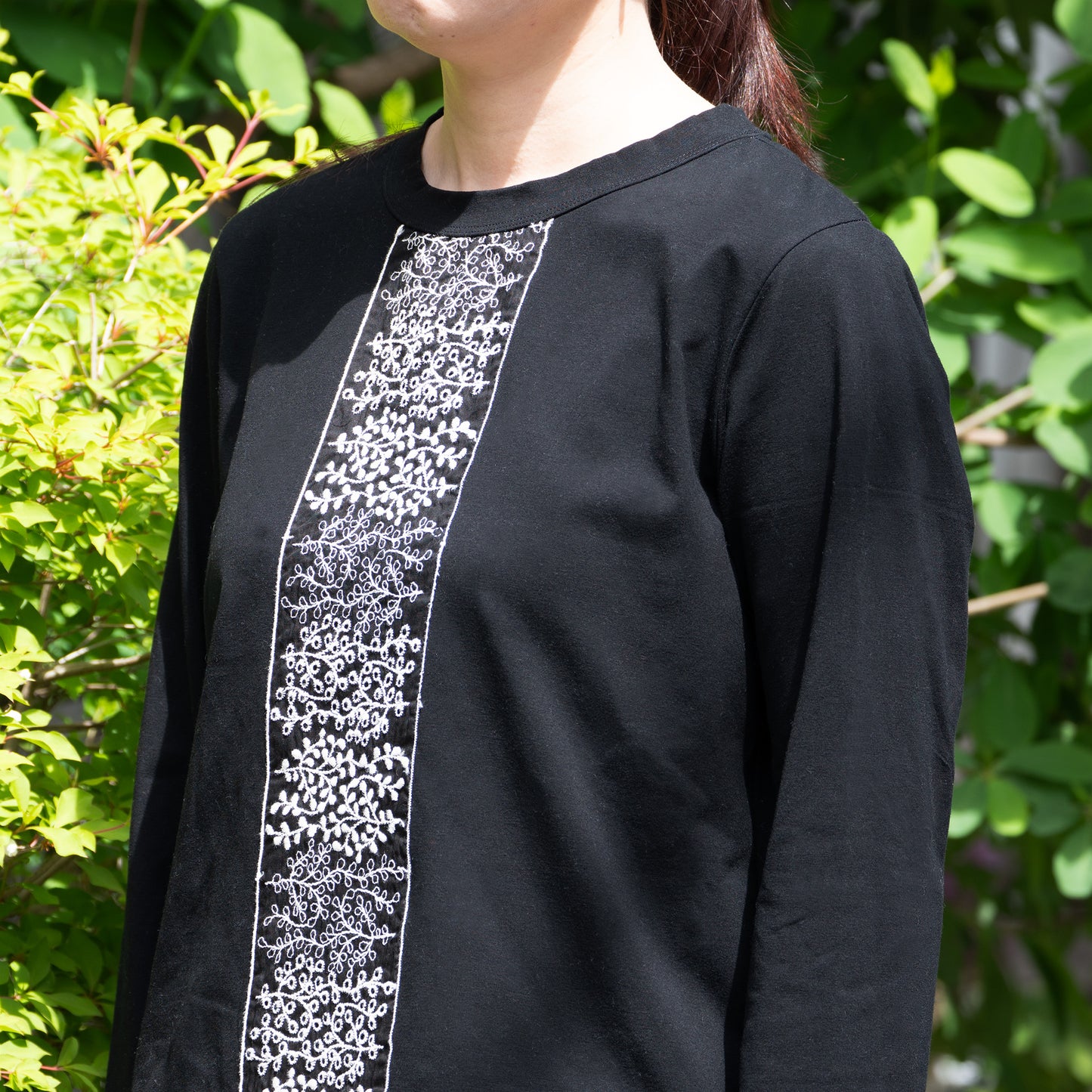 春の土手 長袖Tシャツ 黒