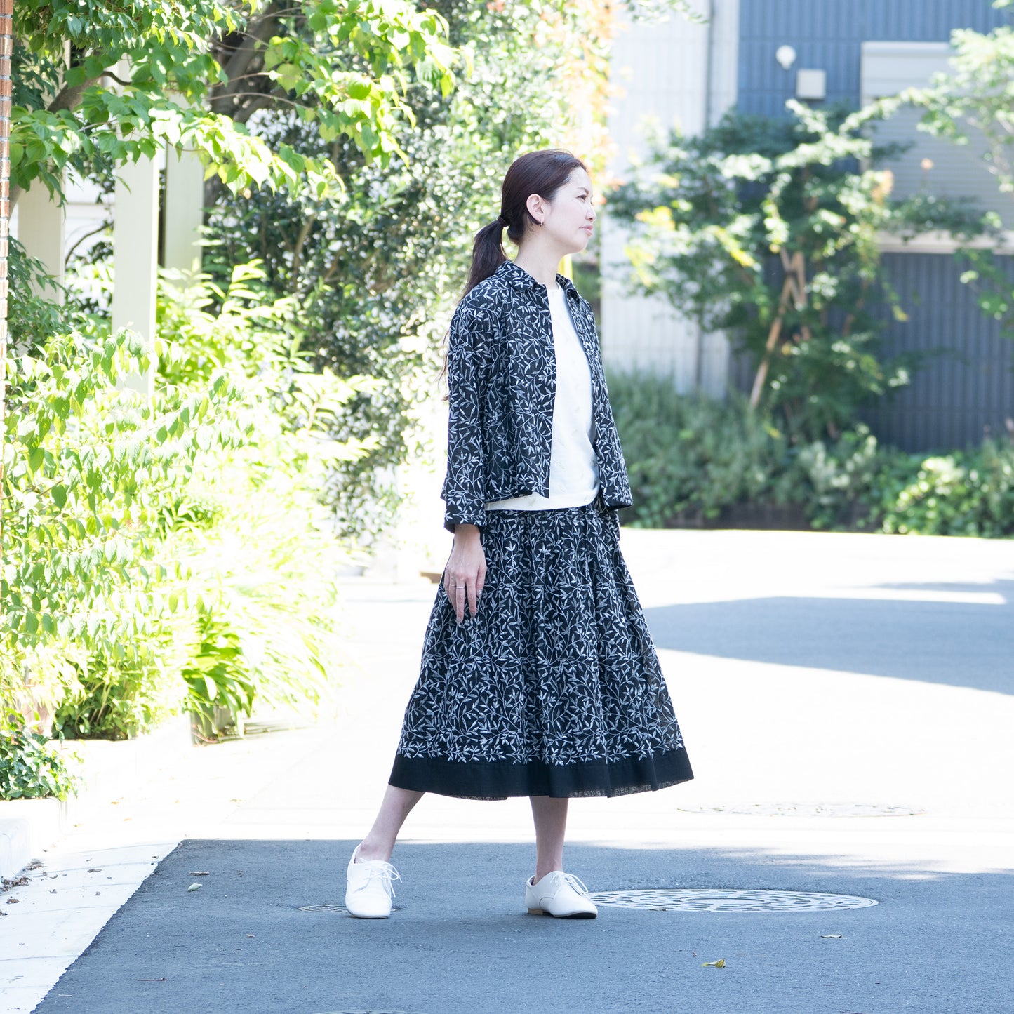 大葉っぱ タックスカート 黒×墨邑系