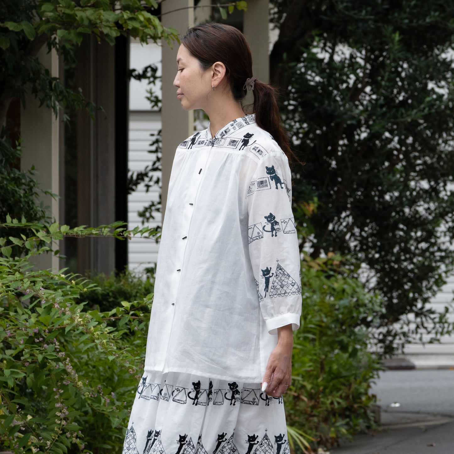 街クロッチレーステープ柄 オーバーブラウス 白×黒