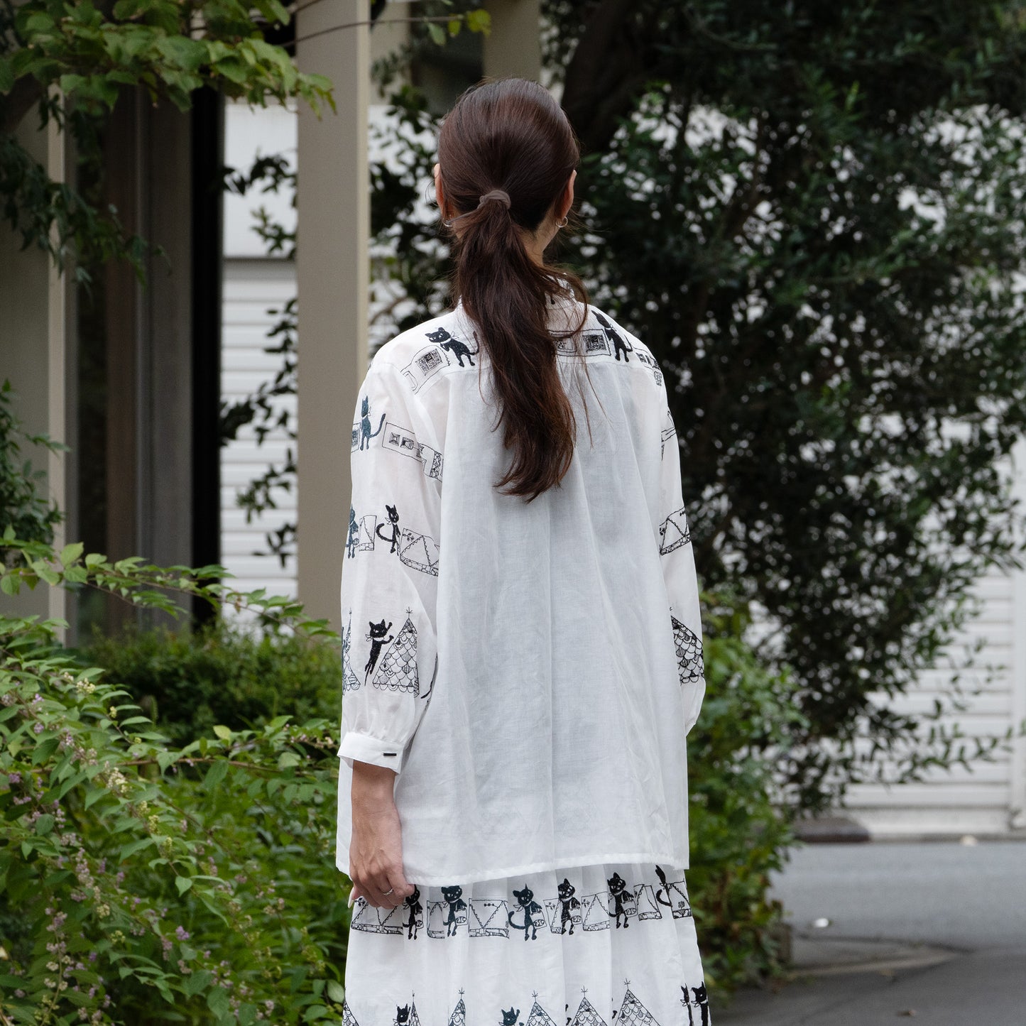 街クロッチレーステープ柄 オーバーブラウス 白×黒