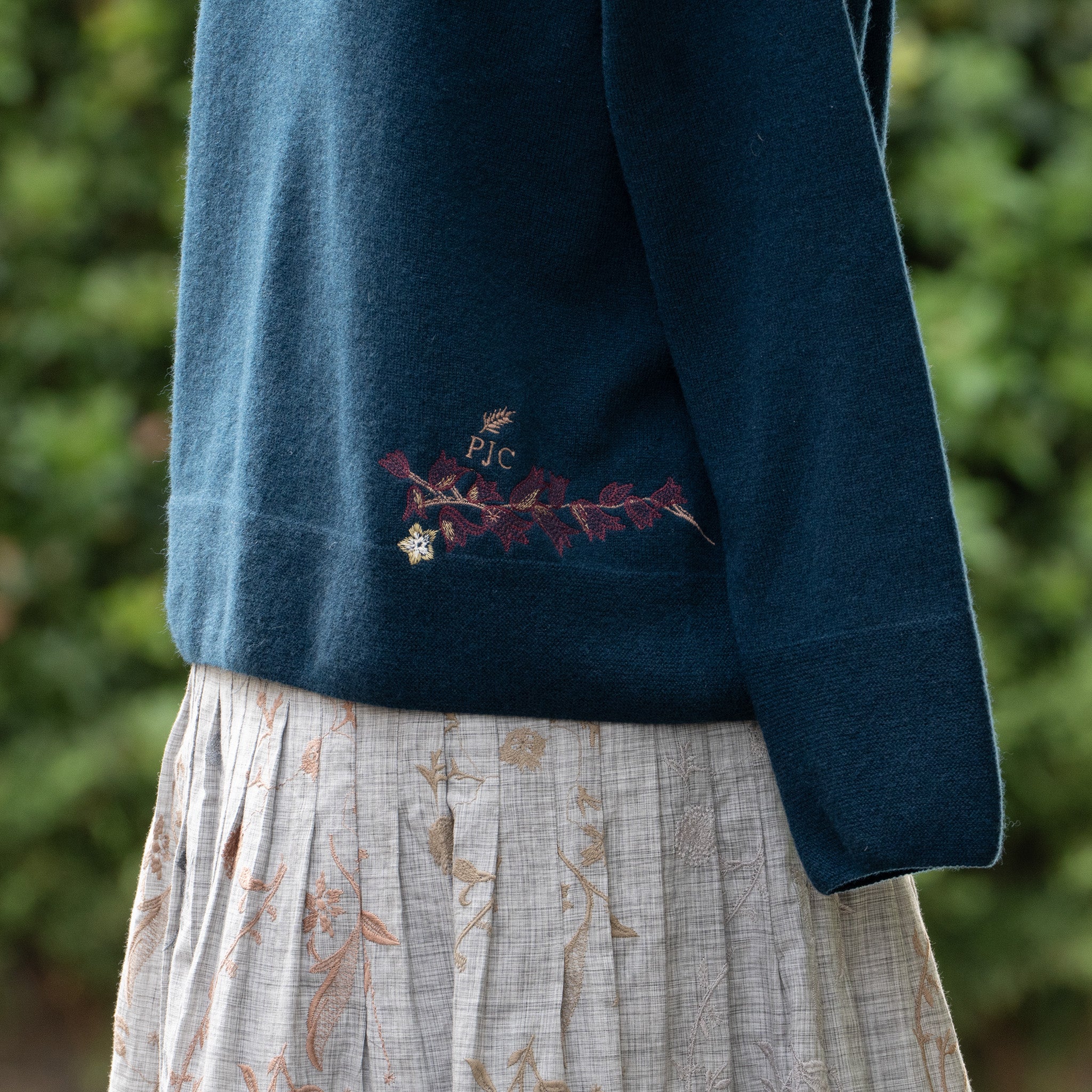 【OBLI】ロゴ刺繍タートルニット ロゴ刺繍タートルニット/ブラック | TOPS | OBLI