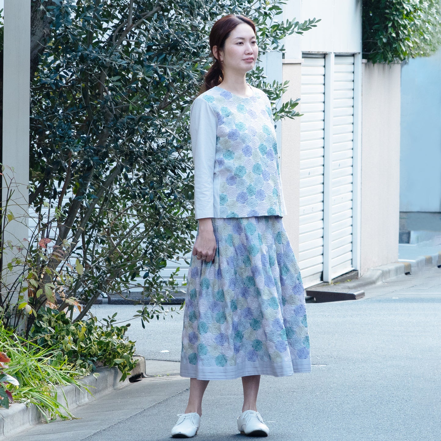 モネのバラ 長袖Tシャツ ラベンダーグレー