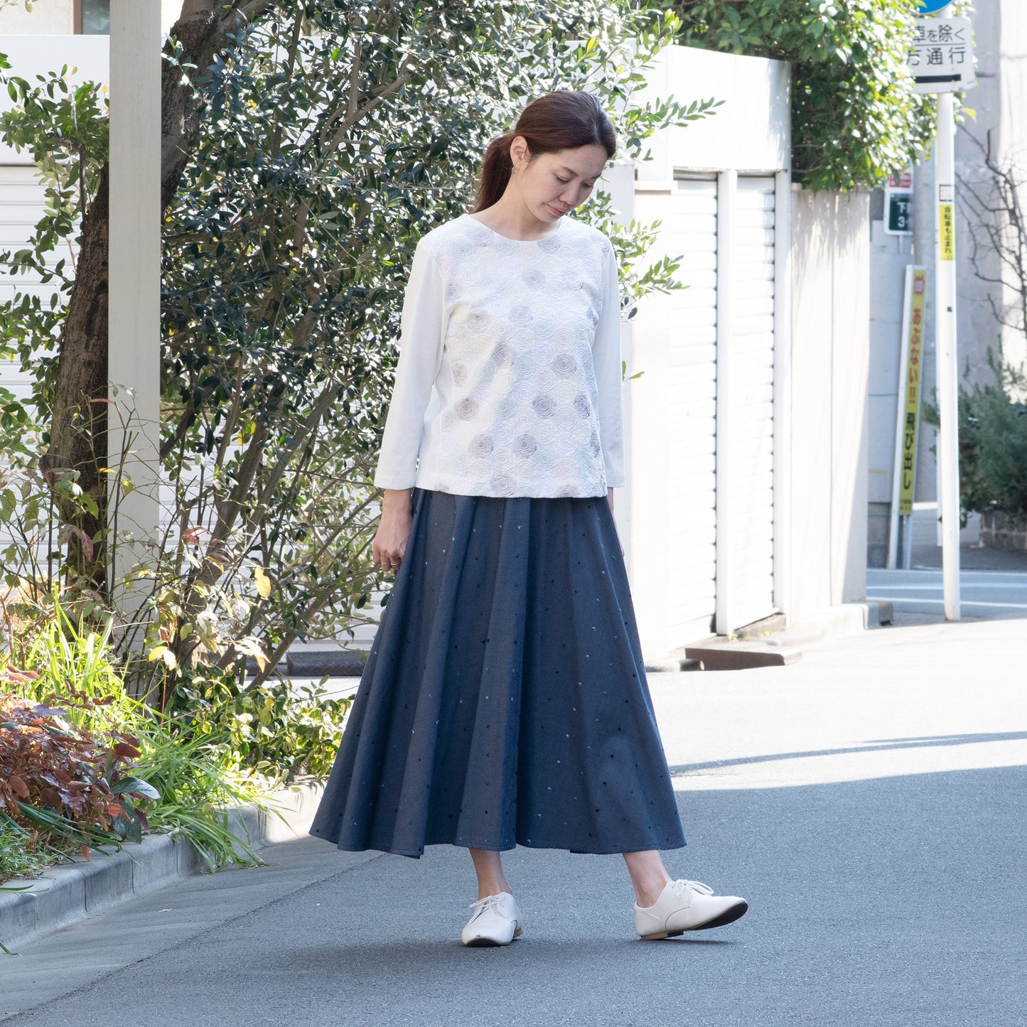 モネのバラ 長袖Tシャツ ホワイト