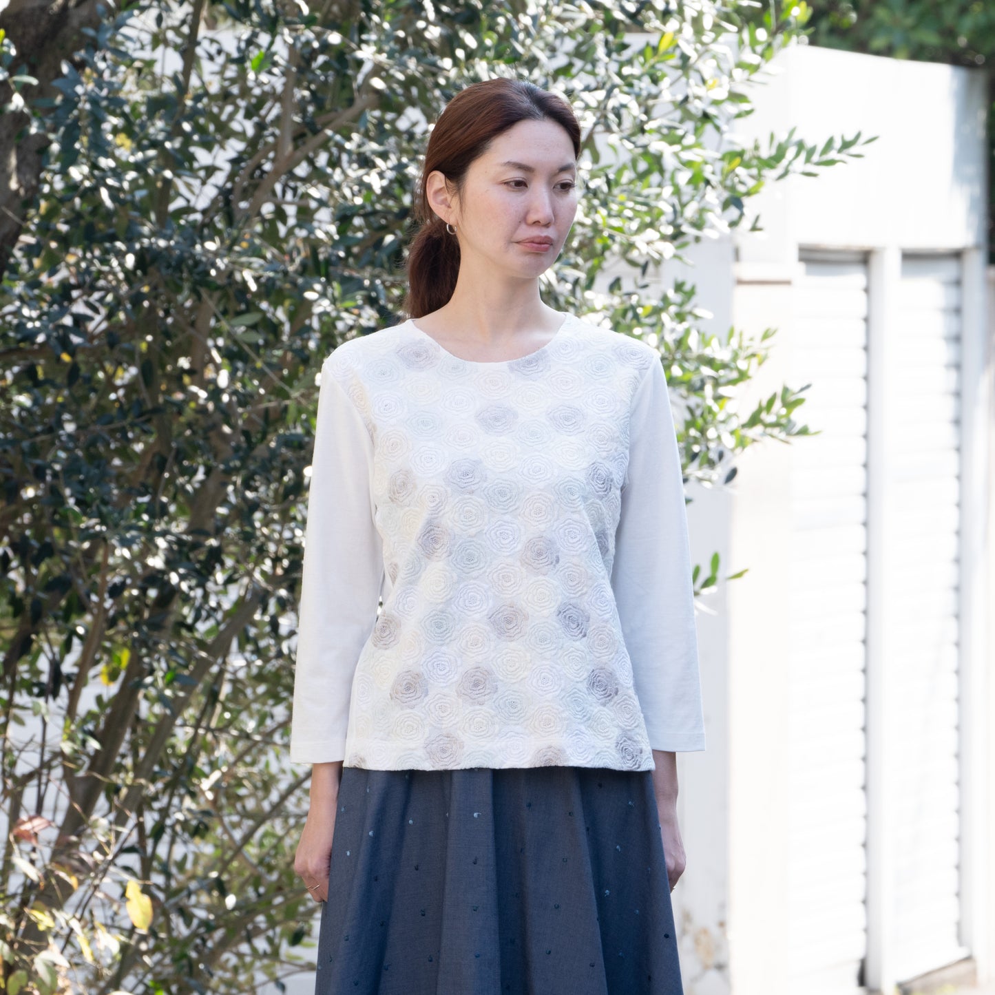 モネのバラ 長袖Tシャツ ホワイト